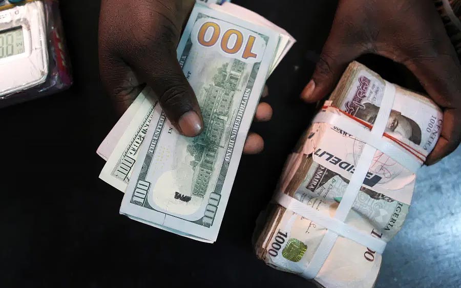 Naira retracts as exchange rate falls at official and P2P markets